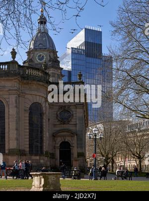 Übersicht vom Domplatz. 103 Colmore Row, Birmingham, Großbritannien. Architekt: Doone Silver Kerr, 2022. Stockfoto