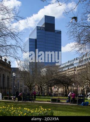 Übersicht vom Domplatz. 103 Colmore Row, Birmingham, Großbritannien. Architekt: Doone Silver Kerr, 2022. Stockfoto