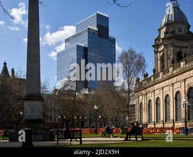 Übersicht vom Domplatz. 103 Colmore Row, Birmingham, Großbritannien. Architekt: Doone Silver Kerr, 2022. Stockfoto