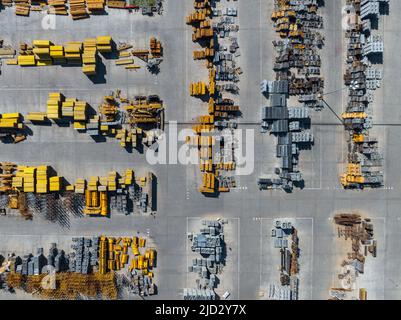 Industrielle Elemente Lagerort Luftansicht. Stahlkomponenten. Stockfoto