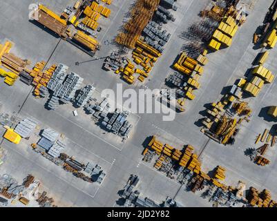 Industrielle Elemente Lagerort Luftansicht. Stahlkomponenten. Stockfoto