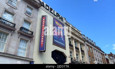 Zurück in die Zukunft Musical im Adelphi Theater in London - LONDON, Großbritannien - 9. JUNI 2022 Stockfoto