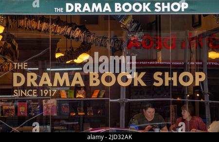 Drama Book Shop von der Drama League als unabhängiger Buchladen in Manhattan NYC gegründet Stockfoto