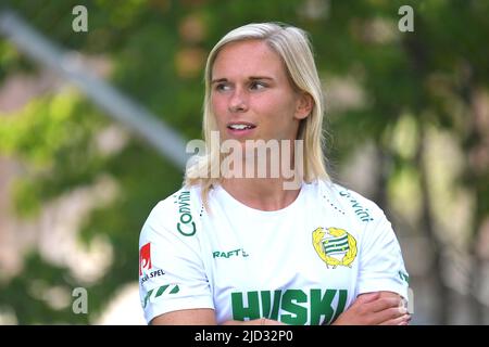 Stockholm, Schweden. 17.. Juni 2022. b'-XMP:Description=Stockholm, Schweden, 17. 2022. Juni:: Jonna Andersson (Hammarby) vor dem Spiel in der Schwedischen Liga OBOS Damallsvenskan am 17. 2022. Juni zwischen Hammarby IF und BK Hacken bei Hammarby IP in Stockholm Schweden (Peter Sonander/SPP)' Credit: SPP Sport Press Photo. /Alamy Live News Stockfoto