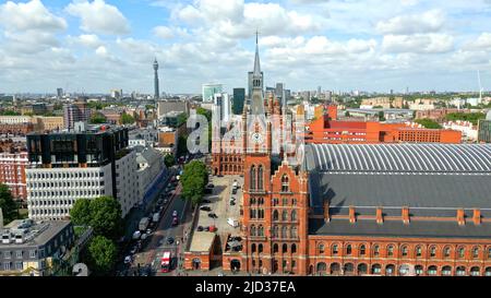 Luftaufnahme über Kings Cross - St. Pancras Bahnhof in London Stockfoto
