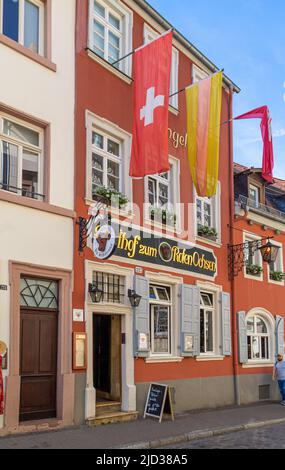 Heidelberg, Deutschland: Juni 2. 2022: Das Gasthaus zum Roten Ochsen in Heidelberg. Eine traditionelle Studentenstuben in der Stadt, t Stockfoto