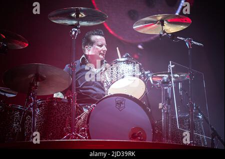 ITALIEN, MAILAND, 15. 2022. JUNI: Tre Cool, Schlagzeuger der amerikanischen Punk-Rock-Band GREEN DAY, preformt live auf der Bühne des Ippodromo SNAI La Maura während des 'I-Days Festival 2022' Stockfoto