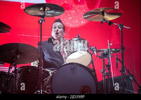 ITALIEN, MAILAND, 15. 2022. JUNI: Tre Cool, Schlagzeuger der amerikanischen Punk-Rock-Band GREEN DAY, preformt live auf der Bühne des Ippodromo SNAI La Maura während des 'I-Days Festival 2022' Stockfoto