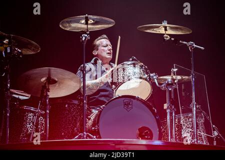 ITALIEN, MAILAND, 15. 2022. JUNI: Tre Cool, Schlagzeuger der amerikanischen Punk-Rock-Band GREEN DAY, preformt live auf der Bühne des Ippodromo SNAI La Maura während des 'I-Days Festival 2022' Stockfoto