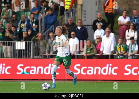 Stockholm, Schweden. 17.. Juni 2022. b'-XMP:Description=Stockholm, Schweden, 17. 2022. Juni:: Matilda Vinberg (13 Hammarby) während des Spiels in der Schwedischen Liga OBOS Damallsvenskan am 17. 2022. Juni zwischen Hammarby IF und BK Hacken bei Hammarby IP in Stockholm, Schweden (Peter Sonander/SPP)' Credit: SPP Sport Press Photo. /Alamy Live News Stockfoto