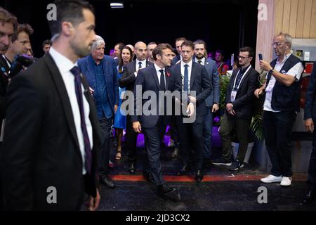 Paris, Frankreich. 17.. Juni 2022. Der französische Präsident Emmanuel Macron besucht am 17. Mai 2022 die Technologie-Startups und Innovationsmesse VivaTech in Paris. Foto von Raphael Lafargue/ABACAPRESS.COM Quelle: Abaca Press/Alamy Live News Stockfoto