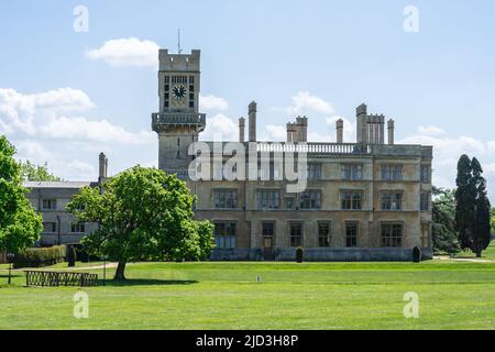 Mansion House, Old Warden Park ist ein Landhaus aus dem 19.. Jahrhundert in Bedfordshire, England. Shuttleworth, England, 8. Mai 2022 Stockfoto