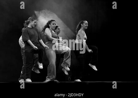 Letzte Tanzshow für das Akademiejahr 2022 für die TANZSCHULE ABSEITS DES JAZZ am Theater de Verdure, Nizza, Frankreich. Juni 11. 2022 - FAMA © Fausto Marci Stockfoto