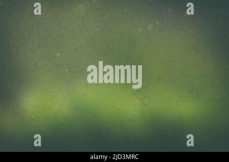 Grüner Hintergrund mit Rauschen und Staub im Rahmen. Die Wirkung der alten Filmfotografie. Abstraktion von minderwertigen Fotos eines alten Fotos Stockfoto