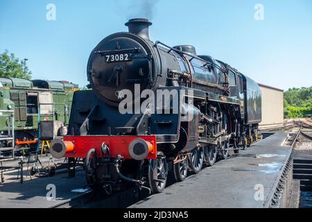 No. 73082 Camelot ist eine erhaltene British Railways Standard Class 5 4-6-0, die auf der Bluebell Railway in Sussex, England, basiert und der 73082 Came gehört Stockfoto