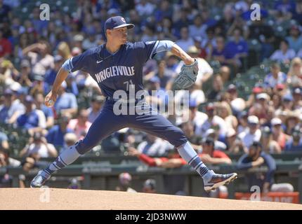 Chicago, USA. 17.. Juni 2022. Chicago Cubs startet Pitcher Keegan Thompson (71) wirft am Freitag, den 17. Juni 2022, beim ersten Inning im Wrigley Field in Chicago gegen die Atlanta Braves. Foto von Mark Black/UPI Credit: UPI/Alamy Live News Stockfoto