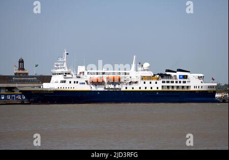 17/06/2022 Tilbury UK MS National Geographic Explorer ist ein kleines 112m-Zoll-Kreuzschiff (367ft), das 1882 mit Kabinenplatz für 148 Gäste gestartet wurde Stockfoto