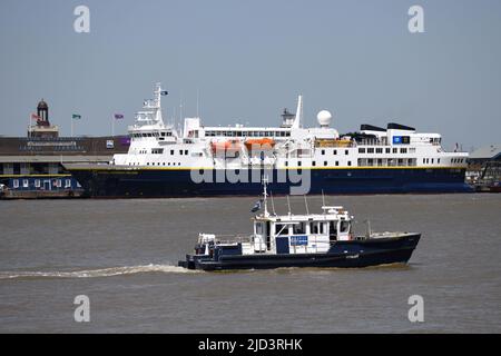 17/06/2022 Tilbury UK MS National Geographic Explorer ist ein kleines 112m-Zoll-Kreuzschiff (367ft), das 1882 mit Kabinenplatz für 148 Gäste gestartet wurde Stockfoto