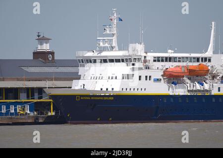 17/06/2022 Tilbury UK MS National Geographic Explorer ist ein kleines 112m-Zoll-Kreuzschiff (367ft), das 1882 mit Kabinenplatz für 148 Gäste gestartet wurde Stockfoto