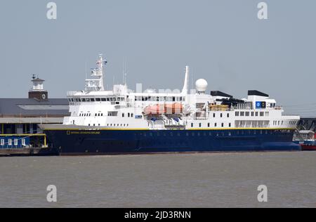 17/06/2022 Tilbury UK MS National Geographic Explorer ist ein kleines 112m-Zoll-Kreuzschiff (367ft), das 1882 mit Kabinenplatz für 148 Gäste gestartet wurde Stockfoto