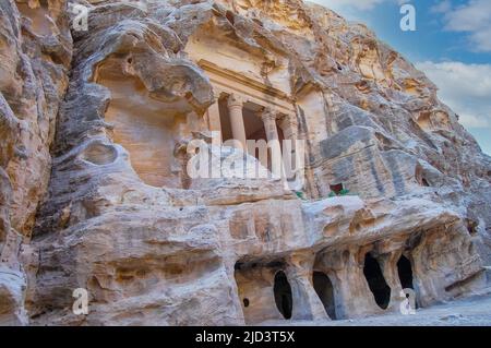 Little Petra, auch bekannt als Siq al-Barid, ist eine archäologische Stätte nördlich von Petra und der Stadt Wadi Musa im Jordan Stockfoto