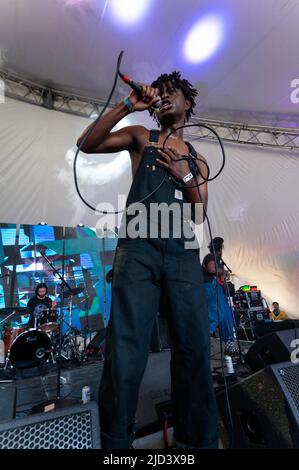 Manchester, Usa. 16.. Juni 2022. Miloe tritt am 1. Tag des 2022 Bonnaroo Music & Arts Festivals am 16. Juni 2022 in Manchester, Tennessee, auf. Foto: Darren Eagles/imageSPACE /Sipa USA Kredit: SIPA USA/Alamy Live News Stockfoto