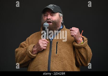 Schauspieler Brian Blessed auf der Bühne des Bloodstock Open Air, Catton Hall, am 15.. August 2021 mit der Vorstellung der britischen Heavy Metal Band Saxon. Mit: Brian Blessed wo: Derbyshire, Großbritannien Wann: 15 Aug 2021 Credit: Graham Finney/WENN Stockfoto