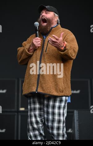 Schauspieler Brian Blessed auf der Bühne des Bloodstock Open Air, Catton Hall, am 15.. August 2021 mit der Vorstellung der britischen Heavy Metal Band Saxon. Mit: Brian Blessed wo: Derbyshire, Großbritannien Wann: 15 Aug 2021 Credit: Graham Finney/WENN Stockfoto