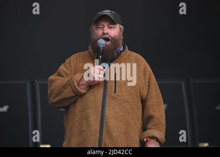 Schauspieler Brian Blessed auf der Bühne des Bloodstock Open Air, Catton Hall, am 15.. August 2021 mit der Vorstellung der britischen Heavy Metal Band Saxon. Mit: Brian Blessed wo: Derbyshire, Großbritannien Wann: 15 Aug 2021 Credit: Graham Finney/WENN Stockfoto