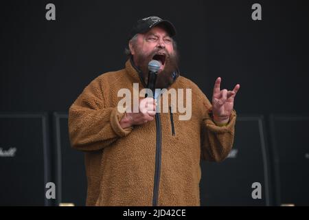 Schauspieler Brian Blessed auf der Bühne des Bloodstock Open Air, Catton Hall, am 15.. August 2021 mit der Vorstellung der britischen Heavy Metal Band Saxon. Mit: Brian Blessed wo: Derbyshire, Großbritannien Wann: 15 Aug 2021 Credit: Graham Finney/WENN Stockfoto