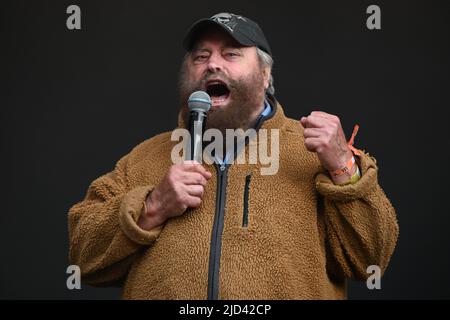 Schauspieler Brian Blessed auf der Bühne des Bloodstock Open Air, Catton Hall, am 15.. August 2021 mit der Vorstellung der britischen Heavy Metal Band Saxon. Mit: Brian Blessed wo: Derbyshire, Großbritannien Wann: 15 Aug 2021 Credit: Graham Finney/WENN Stockfoto