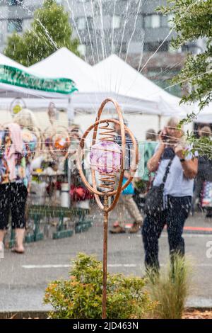 Everett, WA - USA -06-10-2022: Sprinklerkunst beim Sorticulture Festival in der Innenstadt Stockfoto