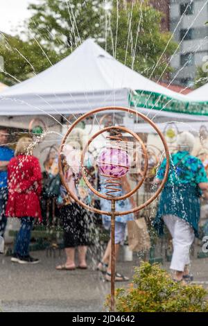 Everett, WA - USA -06-10-2022: Sprinklerkunst beim Sorticulture Festival in der Innenstadt Stockfoto