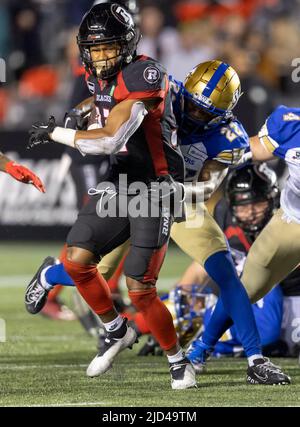 Ottawa, Kanada. 17 Juni 2022 in einer regulären Saison Canadian Football League (CFL) Spiel zwischen den Windnepeg Blue Bombers und den Ottawa Redblacks. Quelle: Sean Burges/Alamy Live News Stockfoto