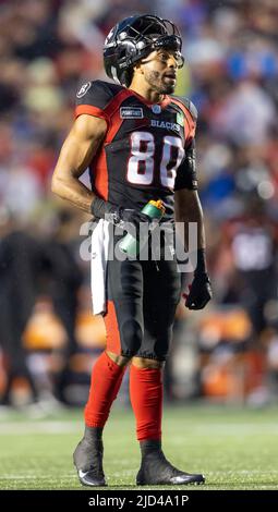 Ottawa, Kanada. 17 Jun 2022 Nate Behar (80 -- Ottawa Redblacks) in einem regulären Saison Canadian Football League (CFL) Spiel zwischen den Windigg Blue Bombers und den Ottawa Redblacks. Quelle: Sean Burges/Alamy Live News Stockfoto