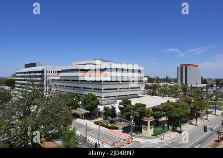 SANTA ANA, KALIFORNIEN - 17 JUN 2022: Orange County Civic Center aus einem hohen Blickwinkel Stockfoto