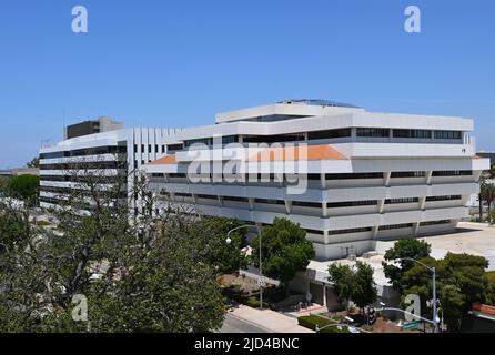 SANTA ANA, KALIFORNIEN - 17 JUN 2022: Orange County Civic Center aus einem hohen Blickwinkel Stockfoto