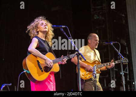 Tinley Park, USA. 15.. Juni 2022. Patty Griffin am 15. Juni 2022 im Hollywood Casino Amphitheater in Tinley Park, Illinois (Foto: Daniel DeSlover/Sipa USA) Quelle: SIPA USA/Alamy Live News Stockfoto