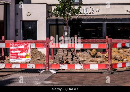 Epsom Surrey, London, Juni 11 2022, Reparatur Oder Wartung Von High Street Electrical Power Supply Stockfoto