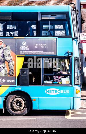 Epsom Surrey, London, Juni 11 2022, Blue Double Decker Metro Public Transport Bus Vehicle Stockfoto