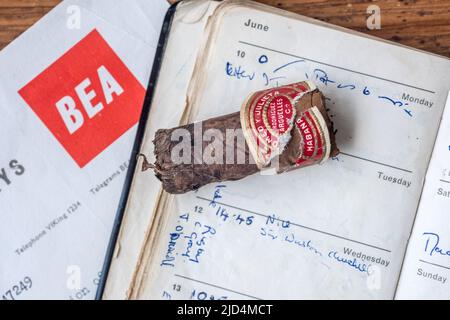 Wisborough Green, Juni 10. 2022: Eine Zigarre, die 1963 von Sir Winston Churchill auf einem Flug nach Nizza geraucht wurde, wird bei Bellman's Auctioneers in West zum Verkauf angeboten Stockfoto