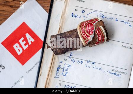 Wisborough Green, Juni 10. 2022: Eine Zigarre, die 1963 von Sir Winston Churchill auf einem Flug nach Nizza geraucht wurde, wird bei Bellman's Auctioneers in West zum Verkauf angeboten Stockfoto