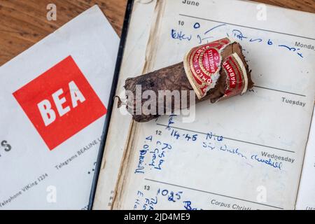 Wisborough Green, Juni 10. 2022: Eine Zigarre, die 1963 von Sir Winston Churchill auf einem Flug nach Nizza geraucht wurde, wird bei Bellman's Auctioneers in West zum Verkauf angeboten Stockfoto