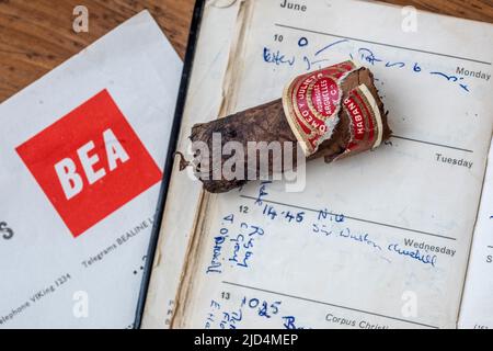 Wisborough Green, Juni 10. 2022: Eine Zigarre, die 1963 von Sir Winston Churchill auf einem Flug nach Nizza geraucht wurde, wird bei Bellman's Auctioneers in West zum Verkauf angeboten Stockfoto