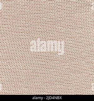 Warmer, heller beiger, handgefertigter Pullover-Hintergrund. Kaffeefarbener gestrickter Hintergrund Stockfoto