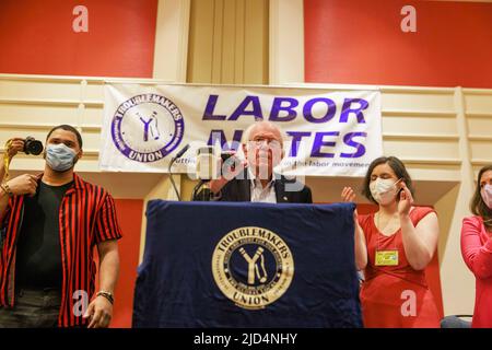 Chicago, USA. 17.. Juni 2022. Senator Bernie Sanders, ein ehemaliger Kandidat für das Amt des Präsidenten der USA, spricht während der Konferenz der Labour Notes in Chicago. Kredit: SOPA Images Limited/Alamy Live Nachrichten Stockfoto