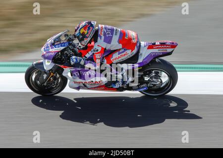 Hohenstein Ernstthal, Deutschland. Juni 18. 2022. MotoGP Liqui Moly Motorrad Grand Prix Deutschland auf dem Sachsenring, Hohenstein-Ernstthal, Deutschland. Im Bild: #89 Jorge Martin (SPA) von Prima Pramac Racing während des dritten Trainings Credit: Piotr Zajac/Alamy Live News Stockfoto