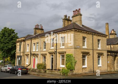 Atemberaubende Architektur von Häusern in Saltaire, einem viktorianischen Modelldorf, Shipley, Bradford, West Yorkshire, England. Stockfoto