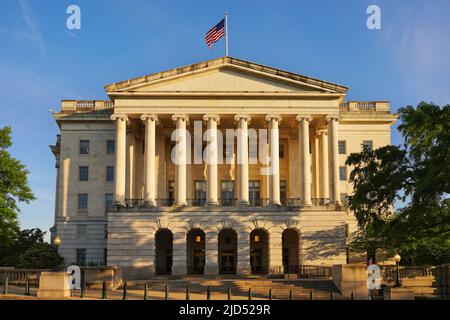 Longworth House Bürogebäude in Washington, D.C., USA. Bürogebäude, das vom Repräsentantenhaus der Vereinigten Staaten genutzt wird. Stockfoto