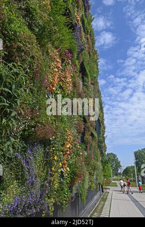 Almere, Niederlande - 17. Juni 2022: Gebäude 'Let the City live' Stockfoto